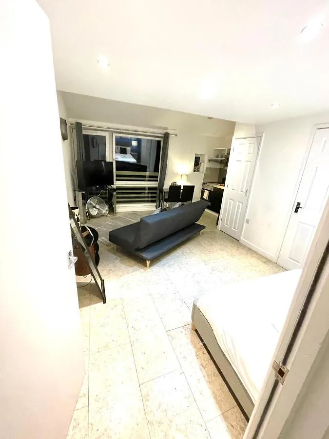 Apartment Koala & Tree - Cambridge Centric Location Renovated Studios - Short Lets & Serviced Accommodation United Kingdom
